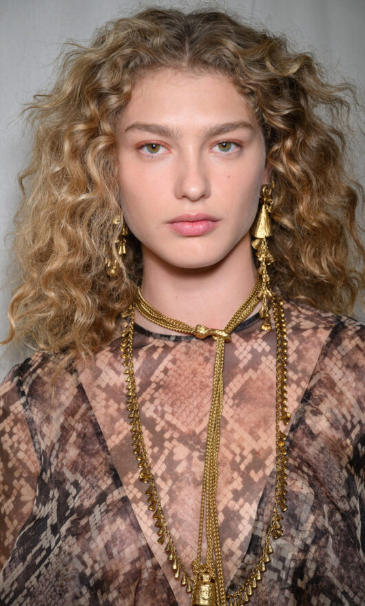 Scopri gli irish curl, i capelli ricci con doppia texture