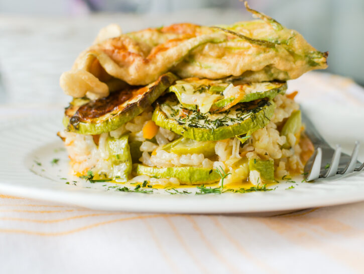 Sartù di riso con zucchine: la ricetta campana dal cuore cremoso