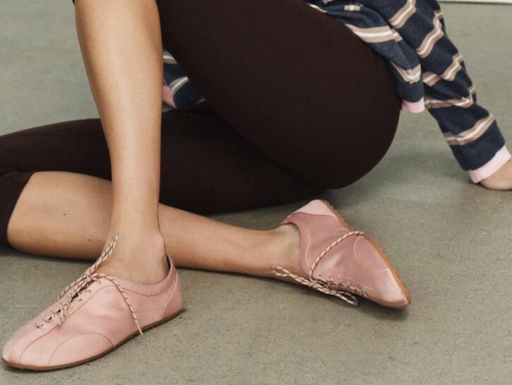 Sneakers di raso, tocca a voi. E il #balletcore è più urban che mai