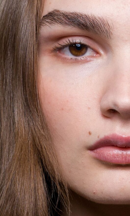 Principi attivi cosmetici: quali si devono usare di mattina e quali di sera?