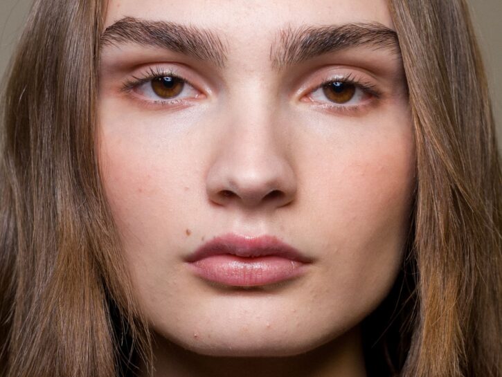 Principi attivi cosmetici: quali si devono usare di mattina e quali di sera?