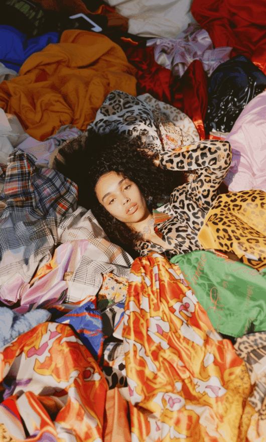 «Un armadio pieno di vestiti e niente da mettersi?» (cit.). 10 capi basic che risolvono il problema