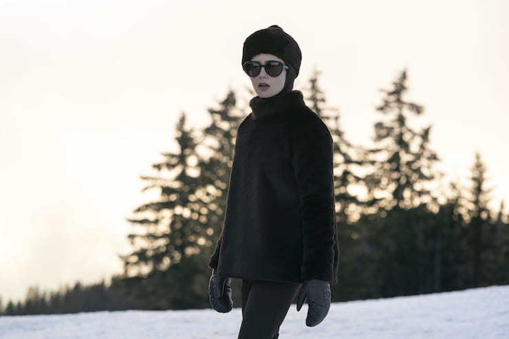 Lily Collins in Emily in Paris vestita come Audrey Hepburn
