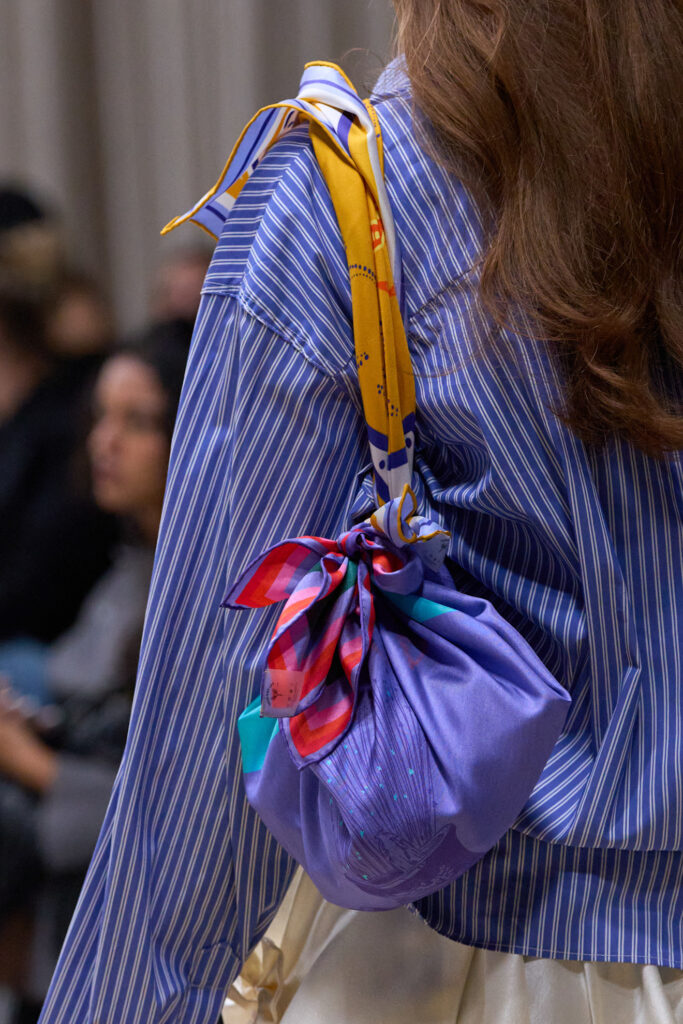 come abbinare il sacchetto di raso tendenze accessori borse moda primavera estate 2026