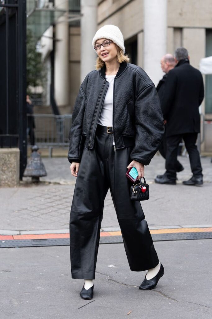Gigi Hadid co. balelrone dallo scollo a V
