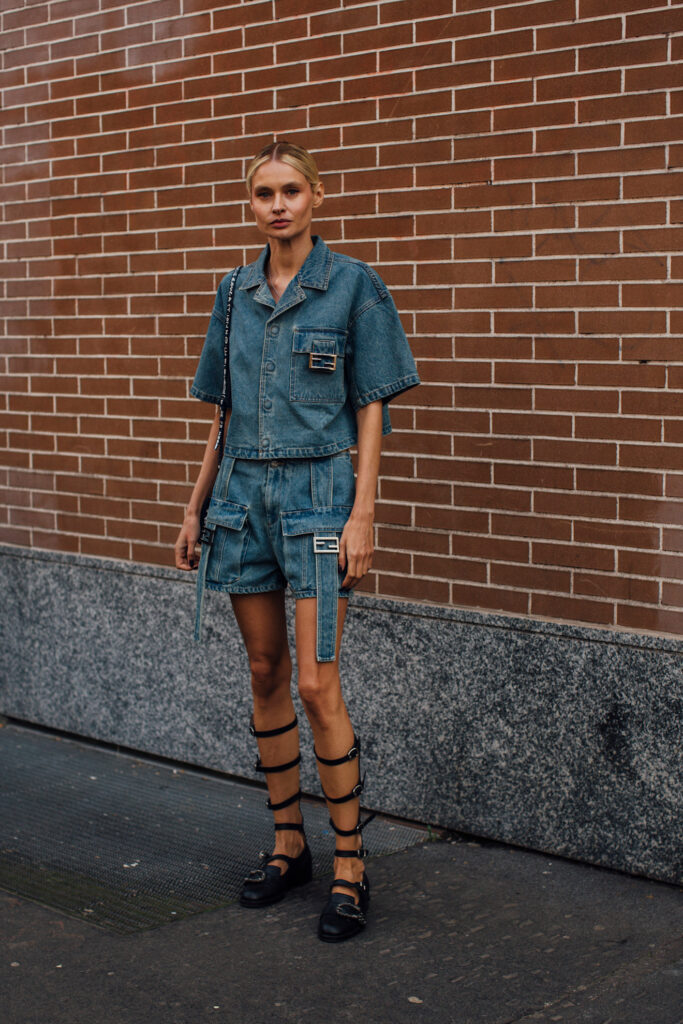 come si indossa la camicia di jeans tendenza denim moda primavera 2026