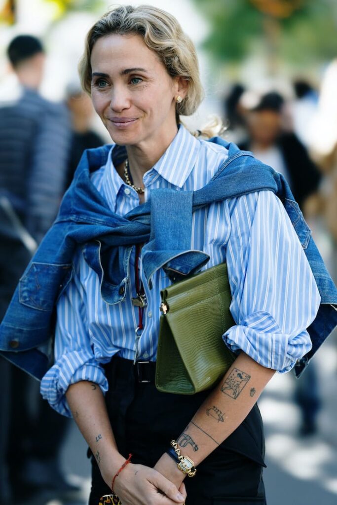 Ragazza con camicia