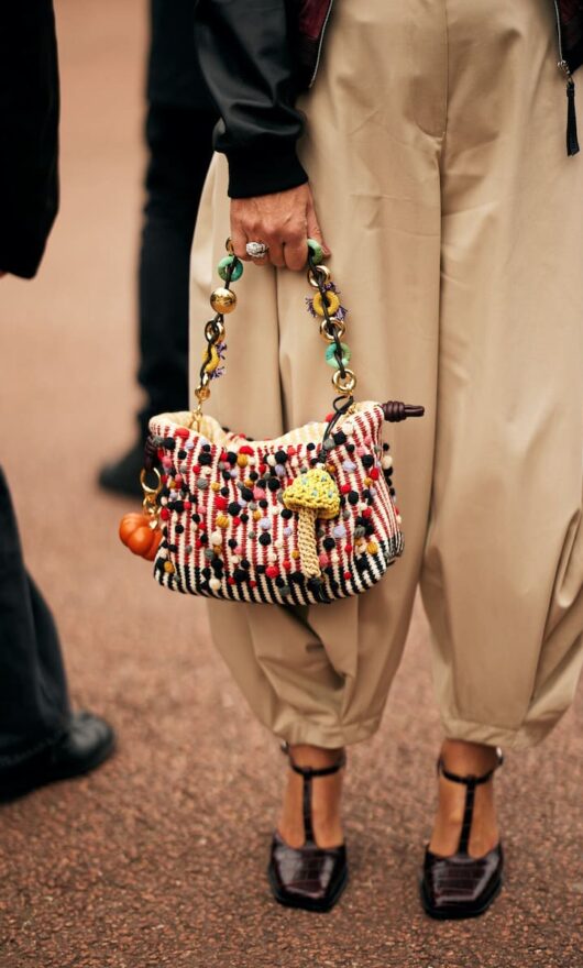 Con i pantaloni harem alziamo subito il volume dello stile