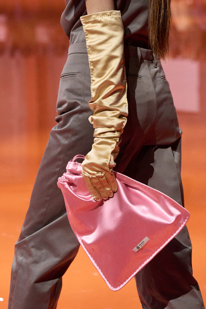 come abbinare il sacchetto di raso tendenze accessori borse moda primavera estate 2026