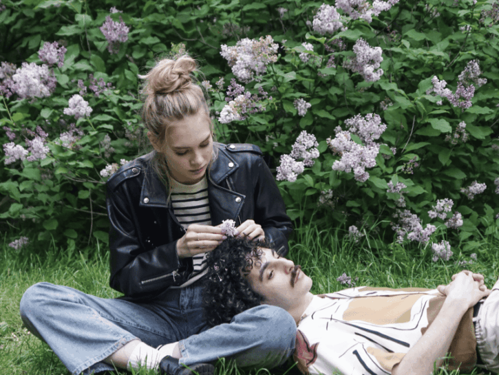 Uncuffing season: quando la primavera ti fa venire voglia di cambiare (anche il partner)