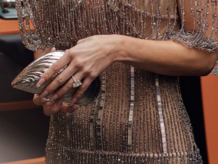 Porti un anello di fidanzamento al dito? Il Travel Engagement Ring è ciò che ti occorre