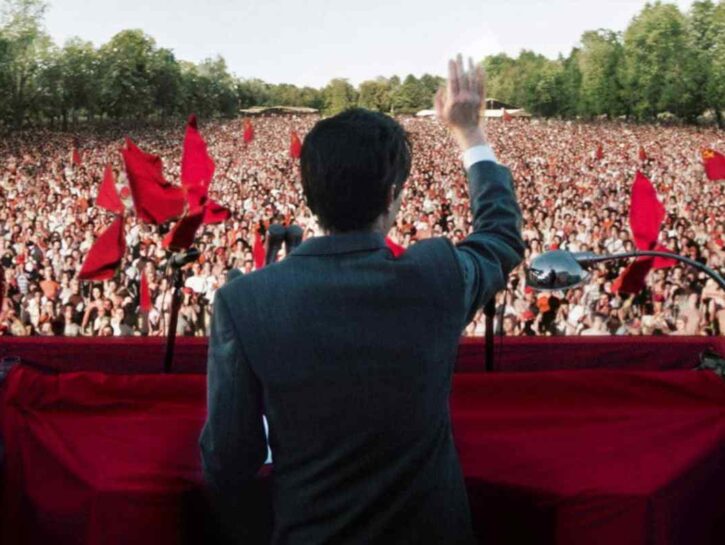 Berlinguer la grande ambizione, la storia vera del politico nel film con Elio Germano