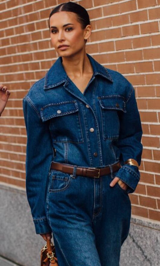 Come si abbina la camicia di jeans? 5 risposte (formato look) da rubare al volo