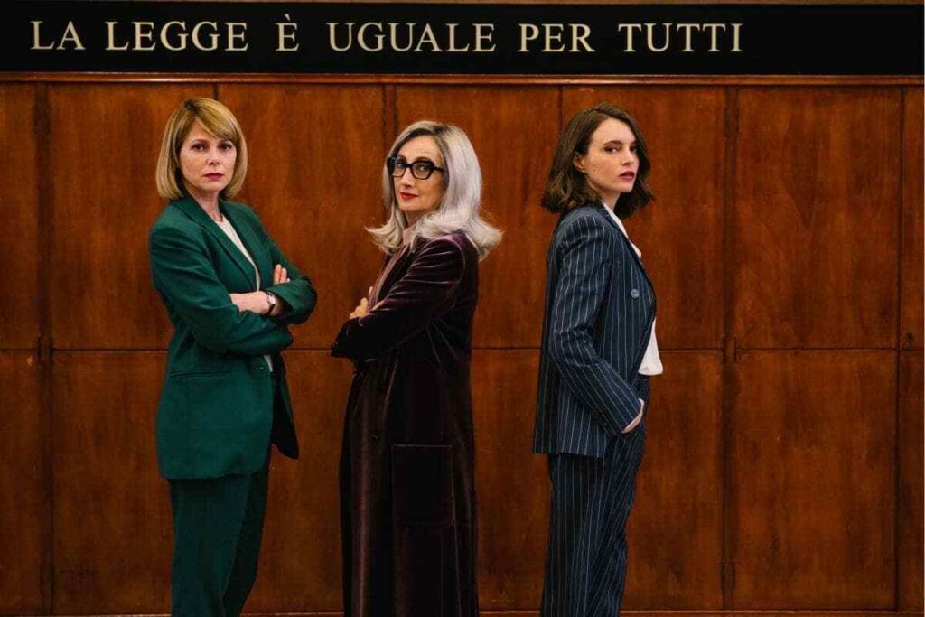 Le attrici Barbora Bobulova, Lunetta Savino e Miriam Dalmazio nella serie Studio Battaglia