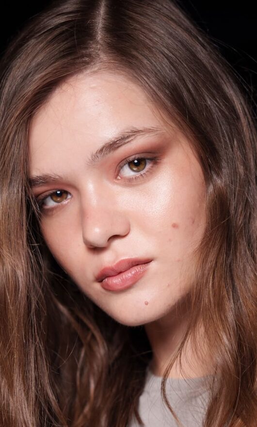 Trucco con pochi prodotti: quali servono davvero per un look curato