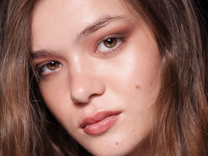 Trucco con pochi prodotti: quali servono davvero per un look curato