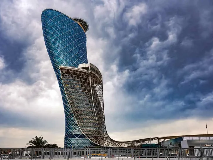 Edifici più strani del mondo: quando l'architettura diventa spettacolo