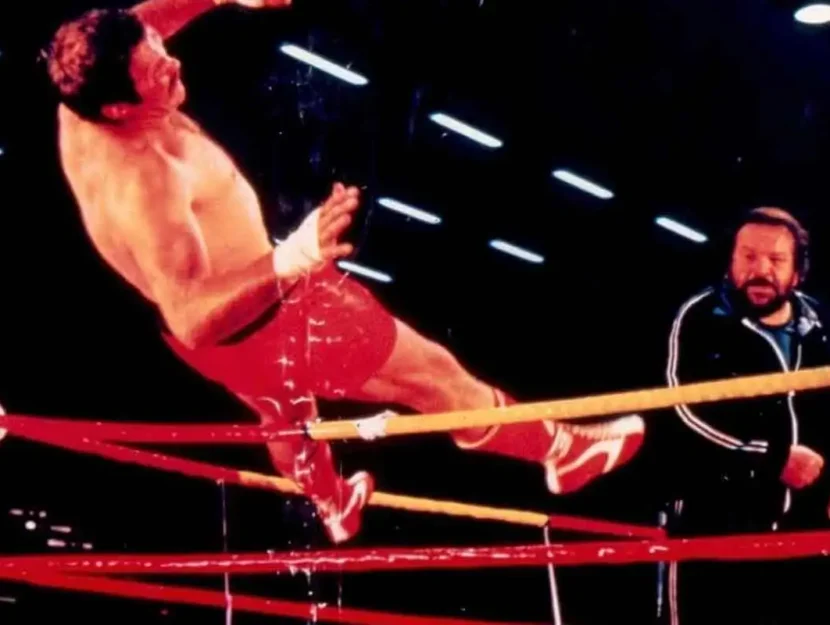 Bud Spencer e Kallie Knoetze sul ring in una scena del film Bomber