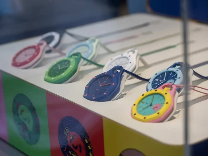 Swatch x Audemars Piguet, caos e code a Milano per il nuovo Royal Pop
