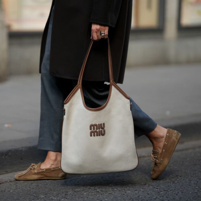 Scarpe da barca in città: come abbinare l'accessorio ora sulla cresta dell'onda