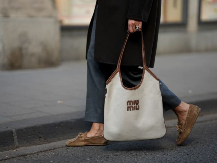 Scarpe da barca in città: come abbinare l'accessorio ora sulla cresta dell'onda