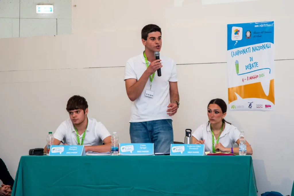 Lorenzo Melegari, Fabio Spoggi e Ludovica Elisa Peressotti, i tre speaker della squadra vincitrice durante l'acceso dibattito finale. Foto: IS Giovanni Falcone di Gallarate (Va)