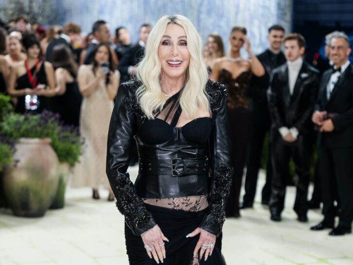 Cher compie 80 anni: 5 fashion lesson patrimonio per tutte noi