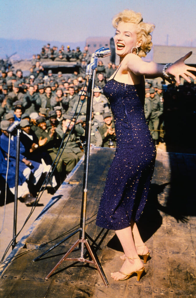 Marilyn Monroe co. abito viola in Corea