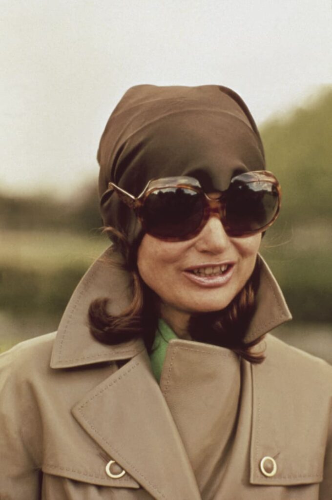 Jackie Kennedi con maxi occhiali da sole