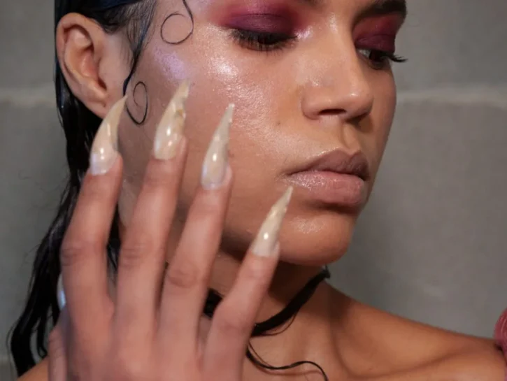 Le wolf claw nails sono la manicure estrema che devi provare almeno una volta
