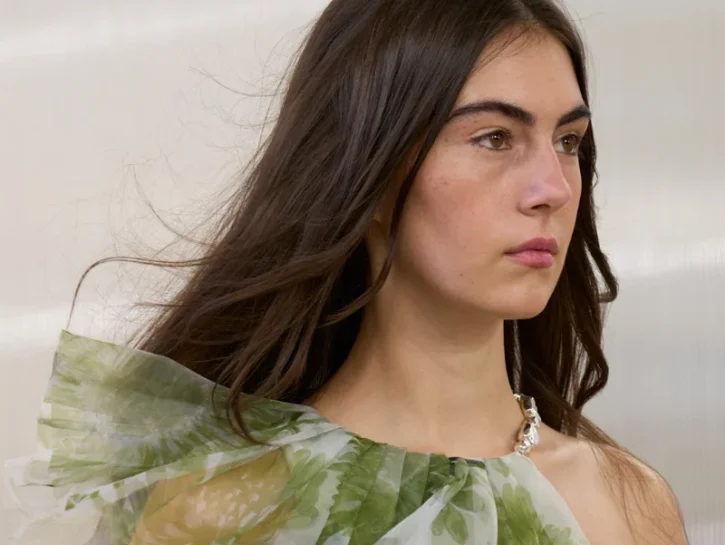 La perfezione nel beauty sta iniziando a stancarci: benvenuti look rilassati!