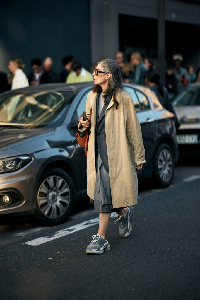 come abbinare le sneakers in citt&agrave; tendenza moda primavera estate 2026