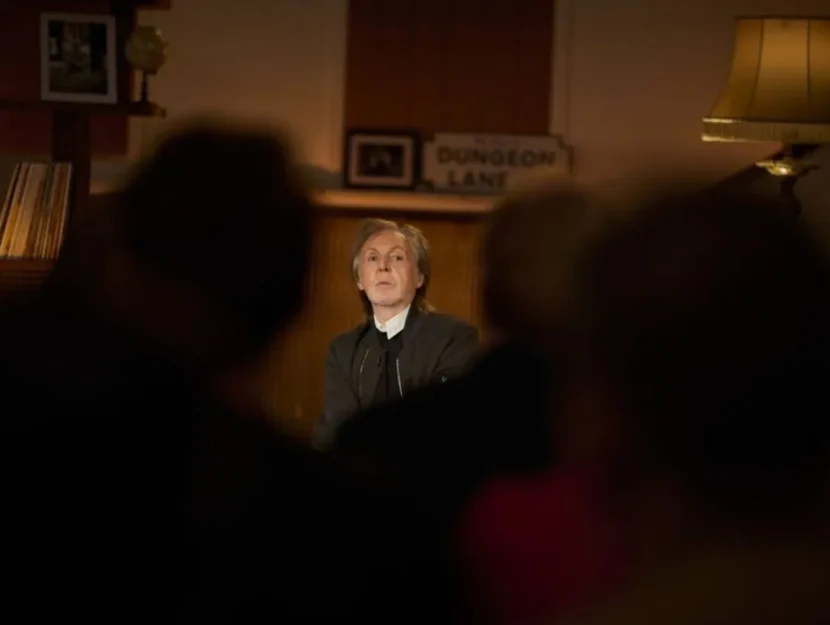 Paul McCartey durante un evento speciale organizzato negli storici Abbey Road Studios