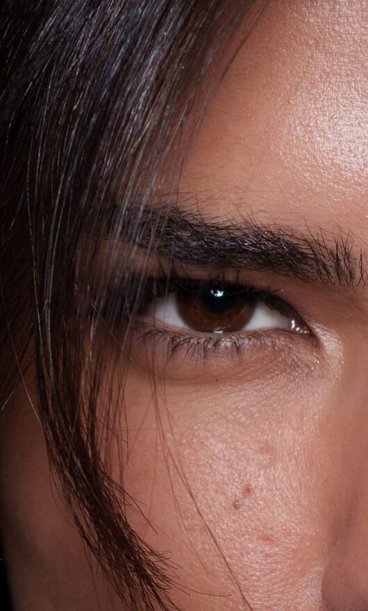 Sopracciglia glazed: la tendenza brow che arriva da Los Angeles