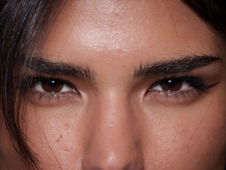 Sopracciglia glazed: la tendenza brow che arriva da Los Angeles