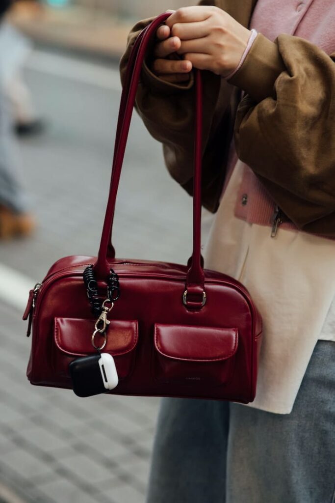 Borsa con charms porta auricolari