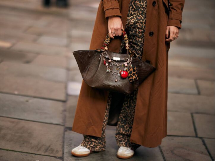 I bag charms 2026 hanno fatto l'upgrade: da semplicemente carini a carini ma con qualcosa in più