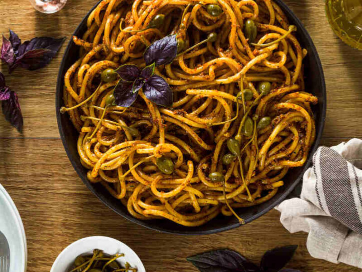 Bucatini con pesto alla trapanese: la ricetta della tradizione siciliana