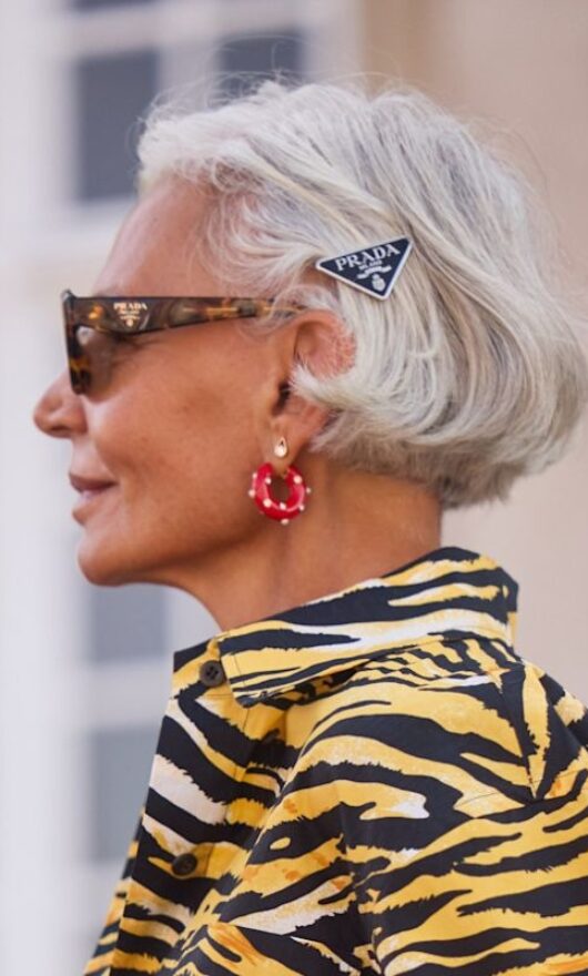 Capelli bianchi con stile: i dettagli che li rendono subito chic