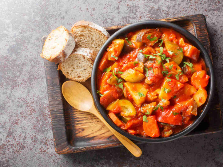 Patate con peperoni e pomodori: un contorno rustico e genuino