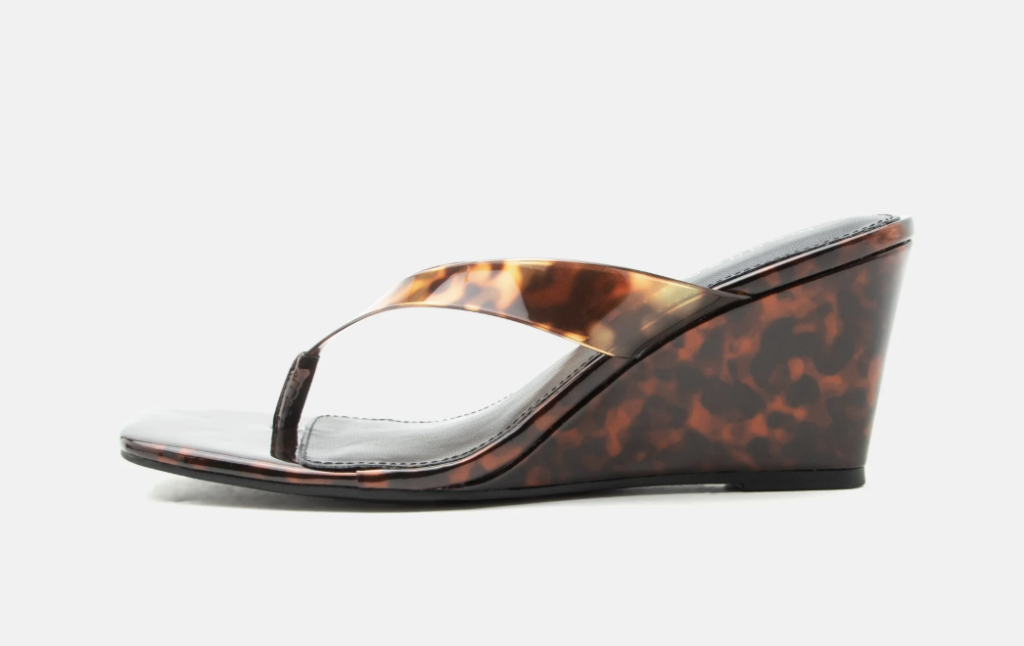 sandali infradito con zeppa tendenza moda estate 2026