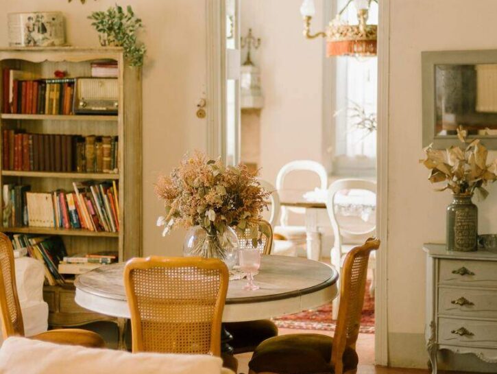 Salotto in stile parigino: il segreto per un’eleganza senza tempo