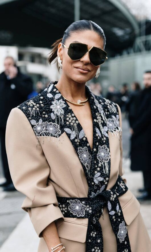 Il segreto degli occhiali da sole oversize che trasformano ogni look in una mise di lusso