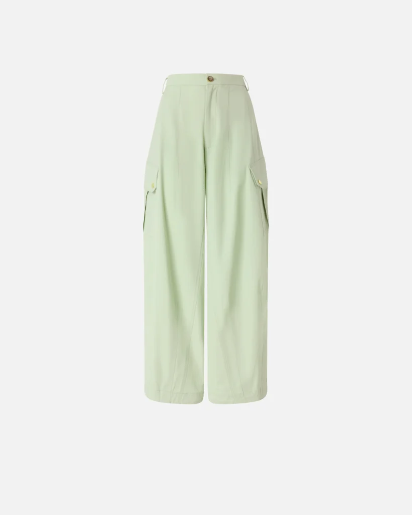 tendenza pantaloni cargo moda estate 2026 cosa indossare al posto dei jeans