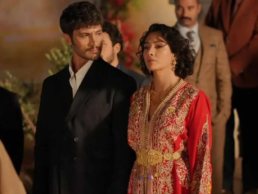 İlhan Şen (Serhat) e Ayb&uuml;ke Pusat (Melek) in una scena de L'Erede