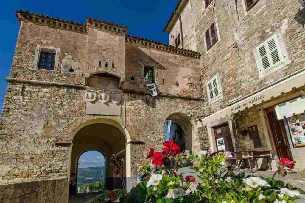 La cittadina di Montona, Istria