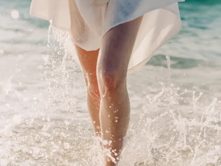 Gambe gonfie e pesanti: cosa c'è di nuovo tra creme, spray e integratori