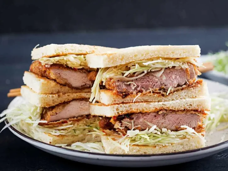 Katsu sando con cotoletta di vitello: il sandwich tipico del Giappone
