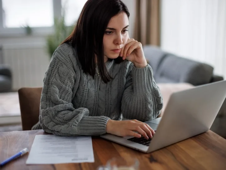 Doomjobbing: che cos'è e come superare l'ansia da ricerca di lavoro