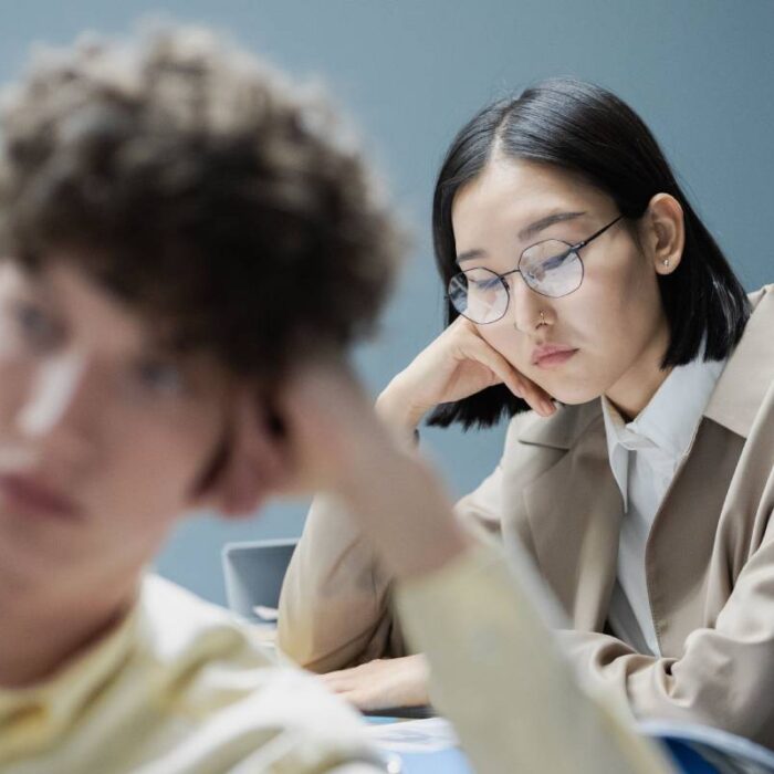 Aumenta la tristezza lavorativa: ma si può lavorare felici?